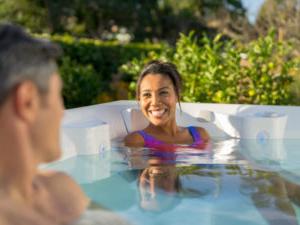 6种方法热水浴缸可以改善情绪健康形象